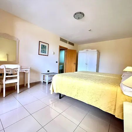 Junior With Pool Or Sea View, Wifi And Heated Pool *