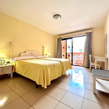 Junior With Pool Or Sea View, Wifi And Heated Pool